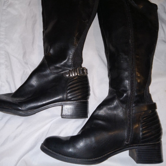 Dana Buckman ladies boots. Size 8. Good condition. Small scuff on inside of left - Picture 1 of 6